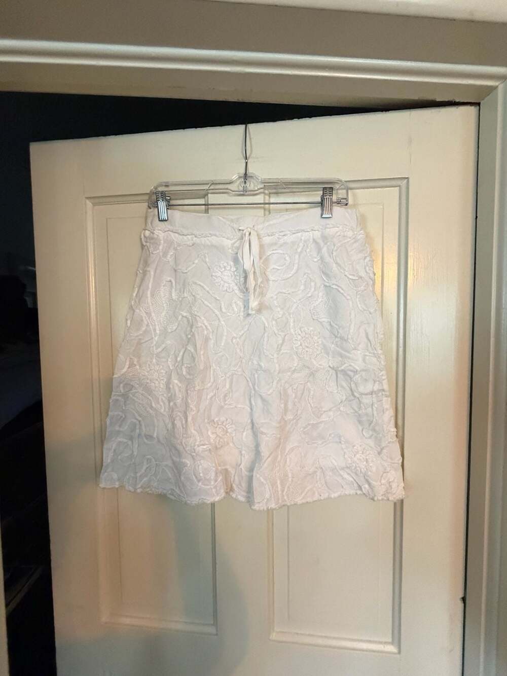 Max Studio Skirt Size M White Embroidered Floral Cotton Lined